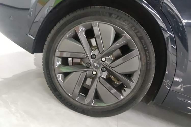 Used Li Auto L9 2023 Pro Model Right Rear Wheel Hub