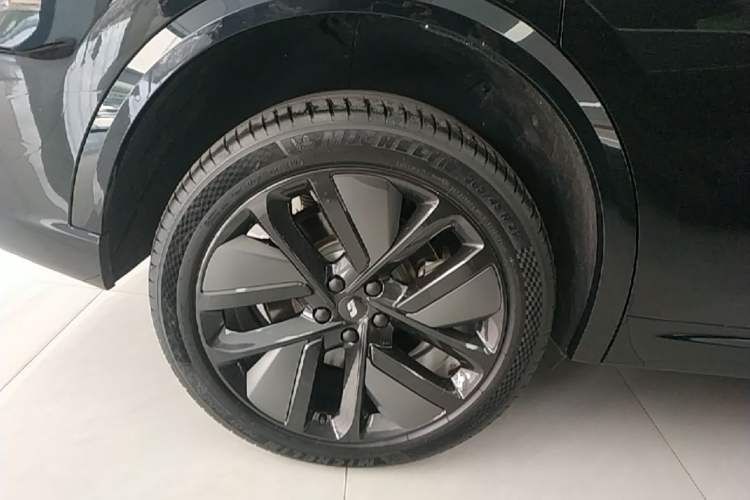 Used Li Auto L9 2023 Pro Model Right Rear Wheel Hub