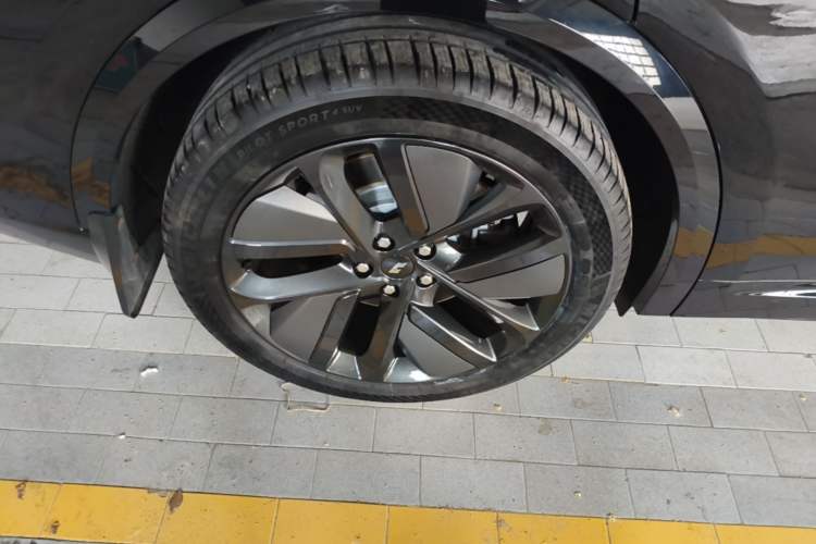Used Li Auto L9 2023 Pro Model Right Rear Wheel Hub