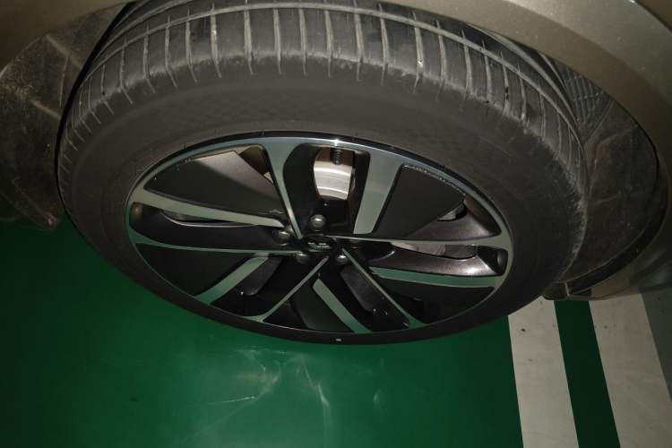 Used Li Auto L9 2023 Pro Model Right Front Wheel Hub
