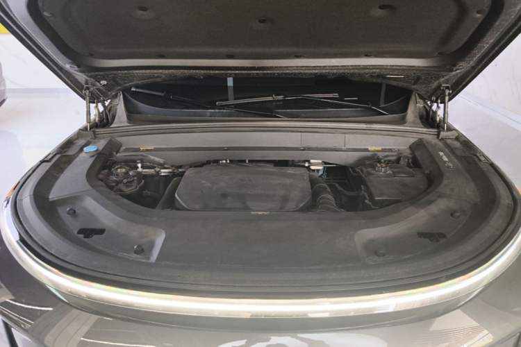 Used Li Auto L9 2023 Pro Model Engine Bay