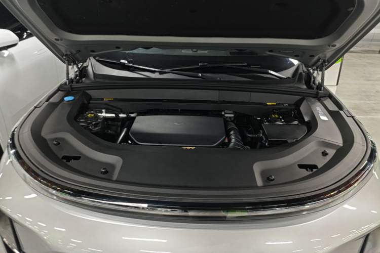 Used Li Auto L9 2023 Pro Model Engine Bay