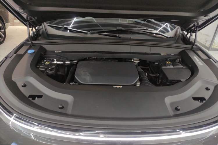 Used Li Auto L9 2023 Pro Model Engine Bay