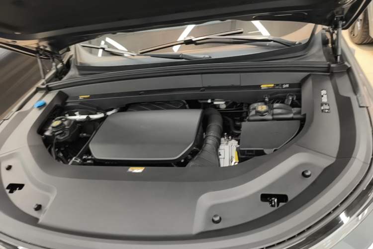 Used Li Auto L9 2023 Pro Model Engine Bay