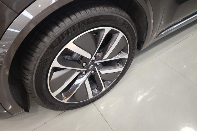 Used Li Auto L9 2023 Pro Model Exterior 4