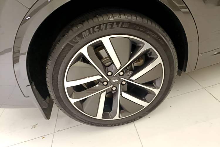 Used Li Auto L9 2023 Pro Model Exterior 5
