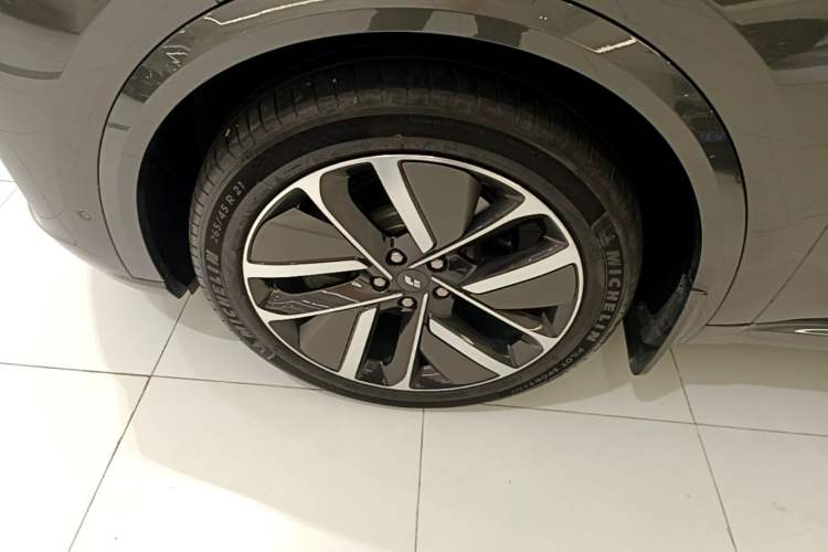 Used Li Auto L9 2023 Pro Model Left Front Wheel Hub