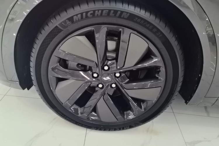 Used Li Auto L9 2023 Pro Model Left Front Wheel Hub