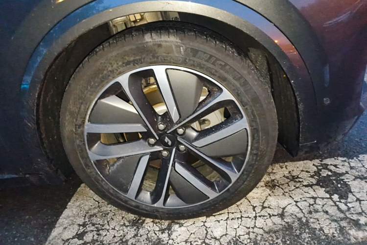 Used Li Auto L9 2023 Pro Model Right Front Wheel Hub