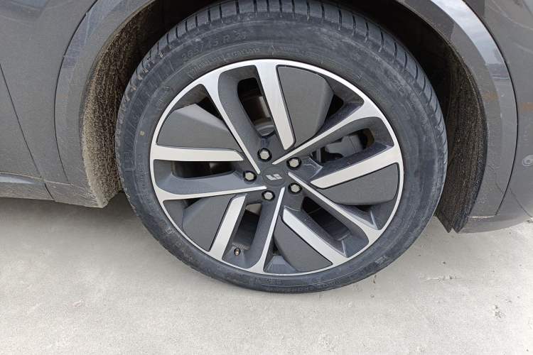Used Li Auto L9 2023 Pro Model Right Front Wheel Hub