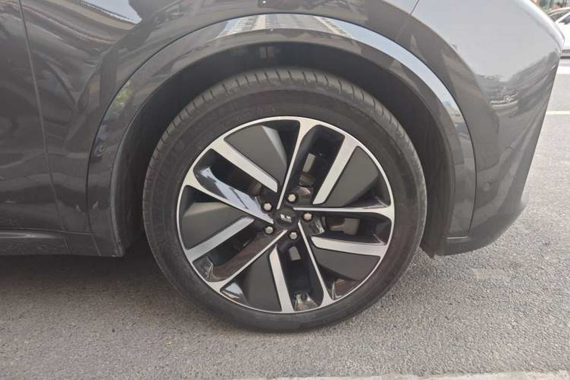 Used Li Auto L9 2023 Pro Model Right Front Wheel Hub
