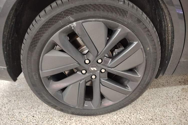 Used Li Auto L9 2023 Pro Model Right Rear Wheel Hub