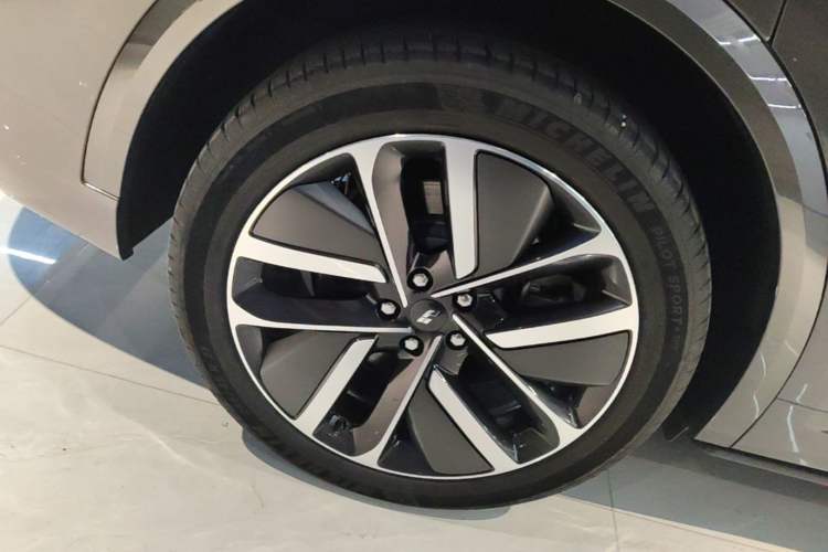 Used Li Auto L9 2023 Pro Model Right Rear Wheel Hub