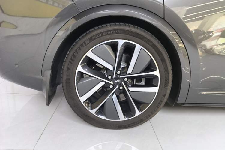 Used Li Auto L9 2023 Pro Model Right Rear Wheel Hub