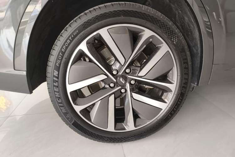 Used Li Auto L9 2023 Pro Model Right Rear Wheel Hub