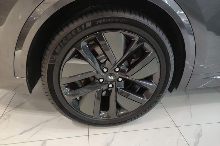 Used Li Auto L9 2023 Pro Model Right Rear Wheel Hub