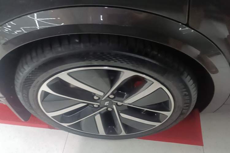 Used Li Auto L9 2023 Pro Model Right Rear Wheel Hub