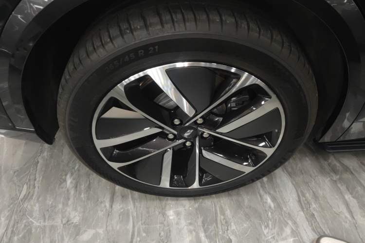 Used Li Auto L9 2023 Pro Model Right Rear Wheel Hub