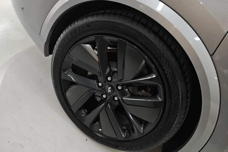 Used Li Auto L9 2023 Pro Model Right Rear Wheel Hub