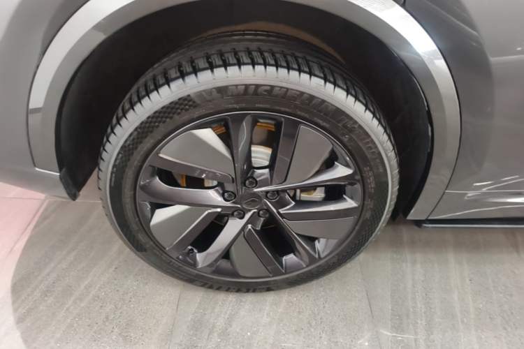 Used Li Auto L9 2023 Pro Model Right Rear Wheel Hub