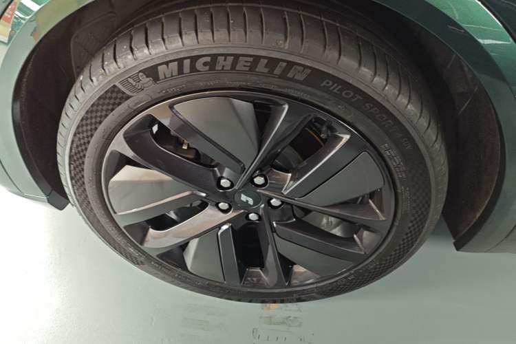 Used Li Auto L9 2023 Pro Model Left Front Wheel Hub