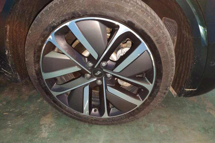 Used Li Auto L9 2023 Pro Model Right Front Wheel Hub