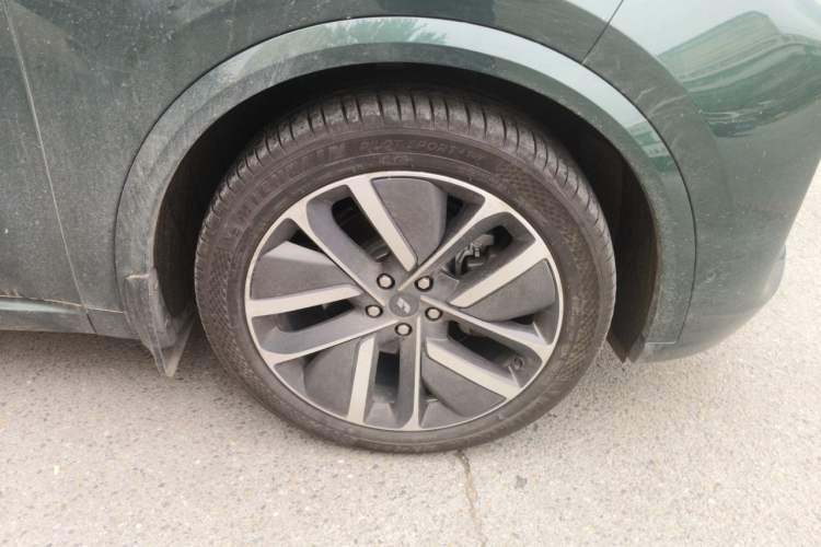 Used Li Auto L9 2023 Pro Model Right Front Wheel Hub
