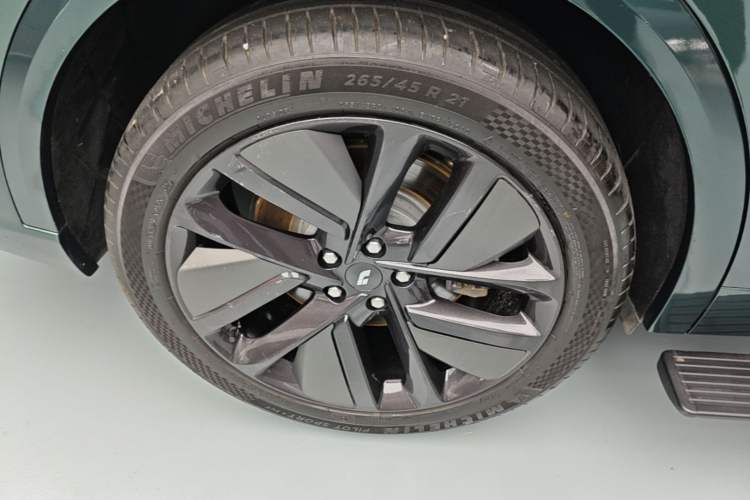 Used Li Auto L9 2023 Pro Model Right Rear Wheel Hub