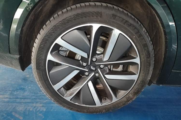 Used Li Auto L9 2023 Pro Model Right Rear Wheel Hub