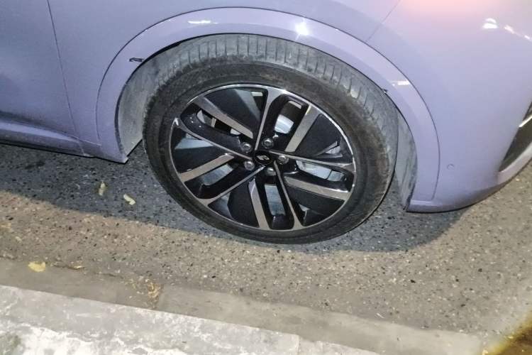 Used Li Auto L9 2023 Pro Model Right Front Wheel Hub