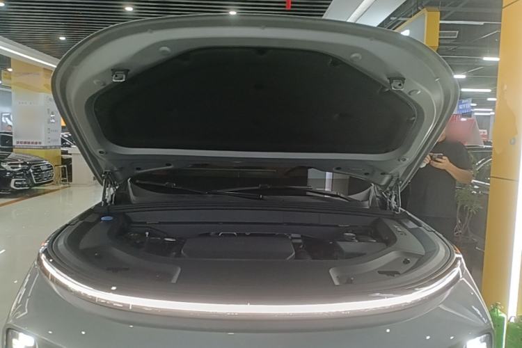 Used Li Auto L9 2023 Pro Model Engine Bay