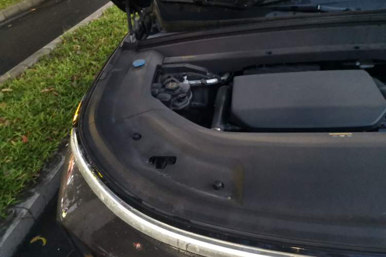 Used Li Auto L9 2023 Pro Model Engine Bay Right