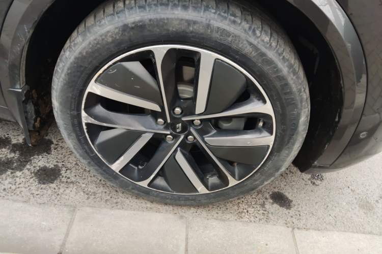 Used Li Auto L9 2023 Pro Model Right Front Wheel Hub
