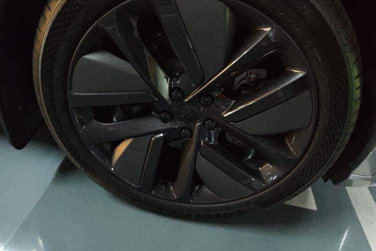 Used Li Auto L9 2023 Pro Model Right Front Wheel Hub