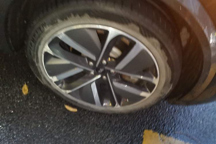 Used Li Auto L9 2023 Pro Model Right Front Wheel Hub