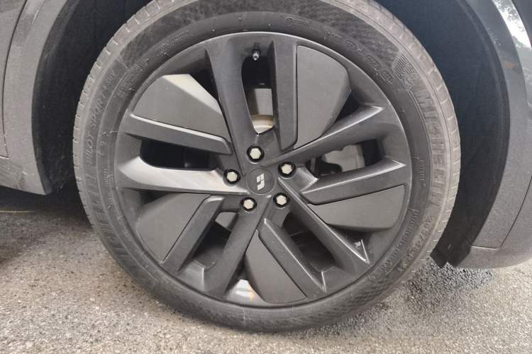 Used Li Auto L9 2023 Pro Model Right Front Wheel Hub