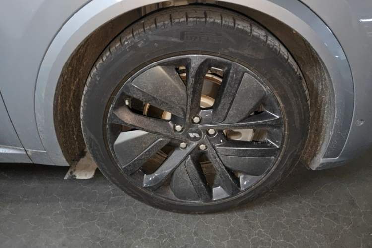 Used Li Auto L9 2023 Pro Model Right Front Wheel Hub