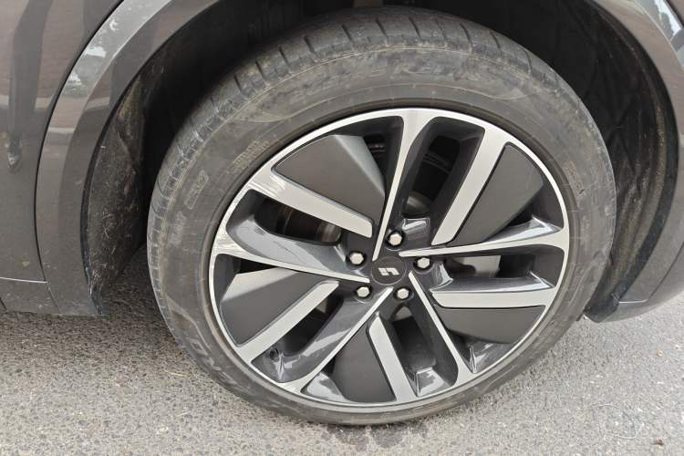Used Li Auto L9 2023 Pro Model Right Front Wheel Hub