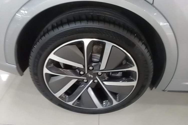 Used Li Auto L9 2023 Pro Model Right Rear Wheel Hub