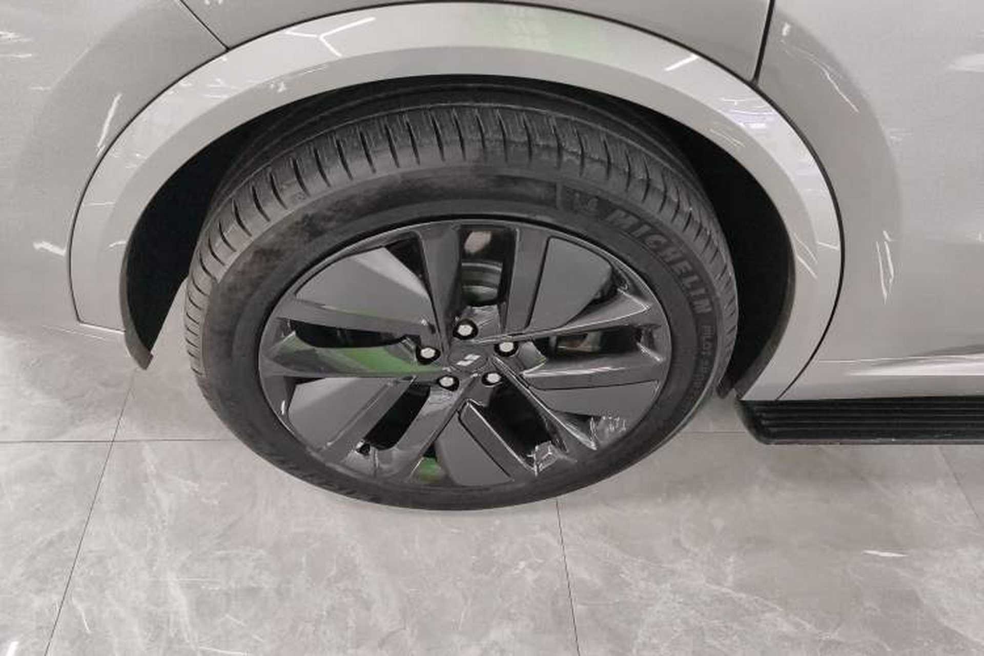 Used Li Auto L9 2023 Pro Model Right Rear Wheel Hub