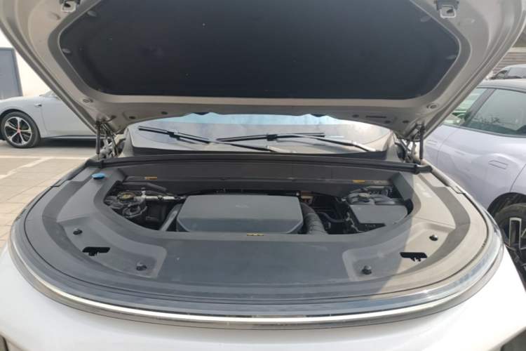 Used Li Auto L9 2023 Pro Model Engine Bay