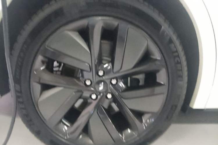 Used Li Auto L9 2023 Pro Model Right Rear Wheel Hub
