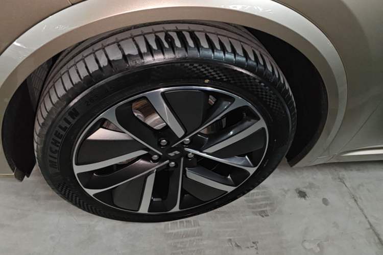 Used Li Auto L9 2023 Pro Model Exterior 4