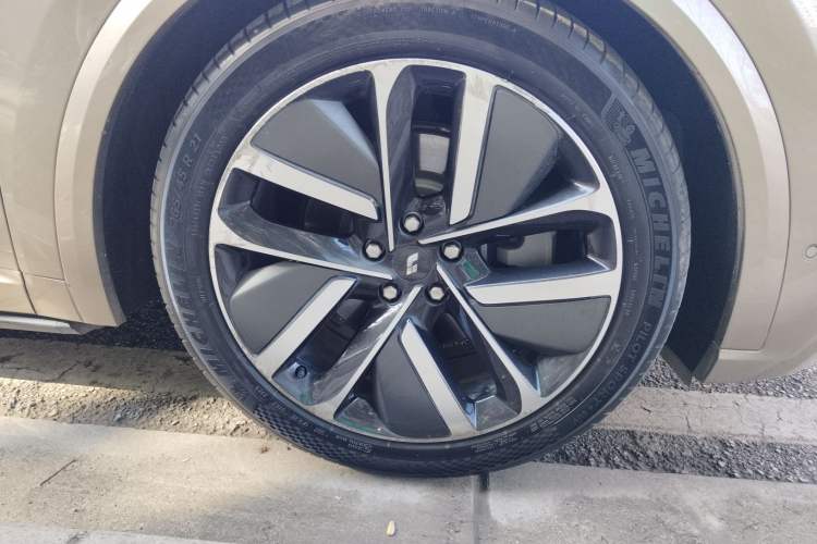 Used Li Auto L9 2023 Pro Model Right Front Wheel Hub