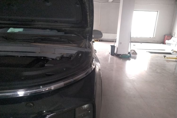Used Li Auto L9 2024 Pro Model Engine Bay Left
