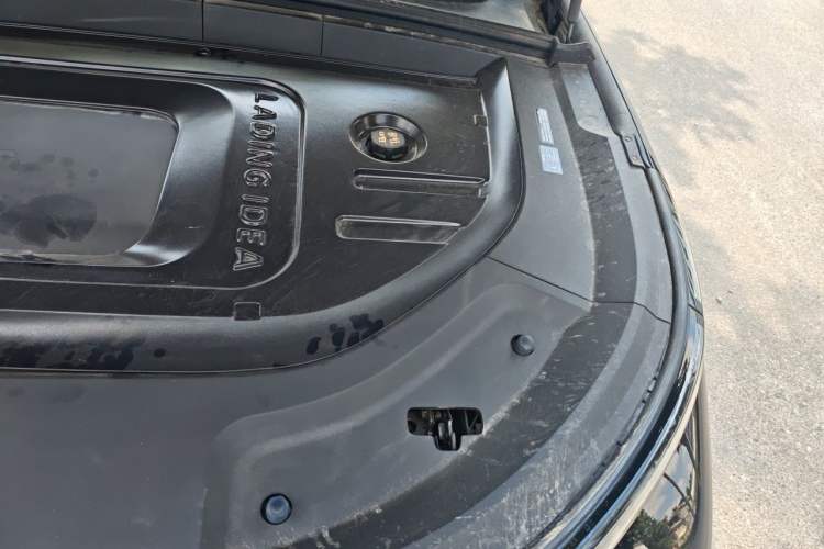 Used Li Auto L9 2024 Pro Model Engine Bay Left