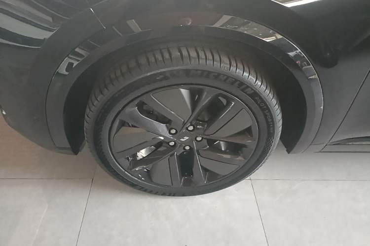 Used Li Auto L9 2024 Ultra Model Exterior 4