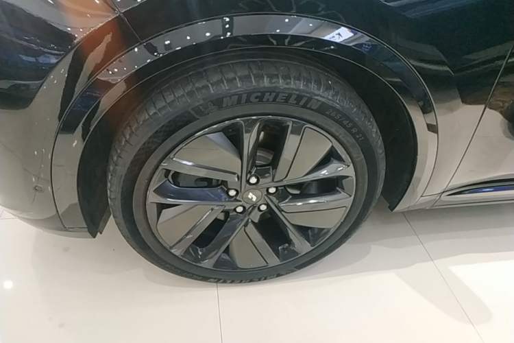 Used Li Auto L9 2024 Ultra Model Exterior 4