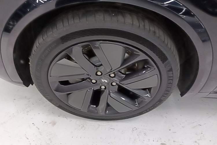 Used Li Auto L9 2024 Ultra Model Exterior 4