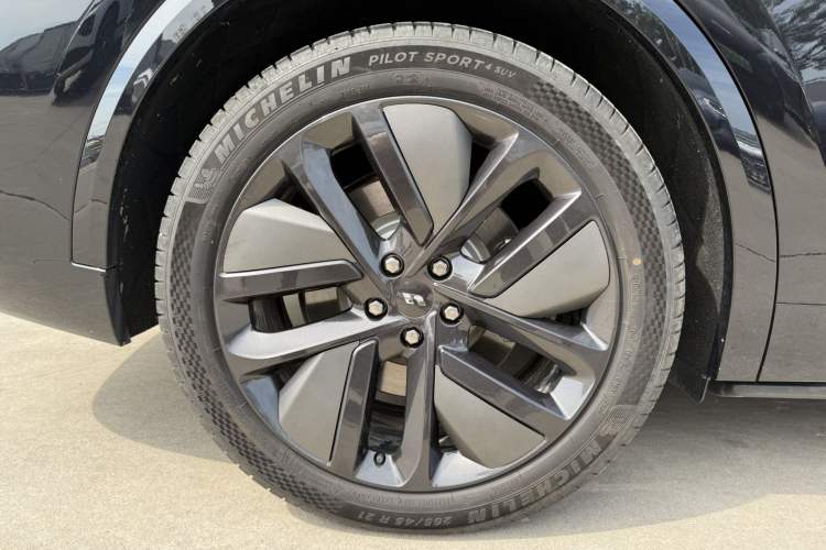Used Li Auto L9 2024 Ultra Model Exterior 4